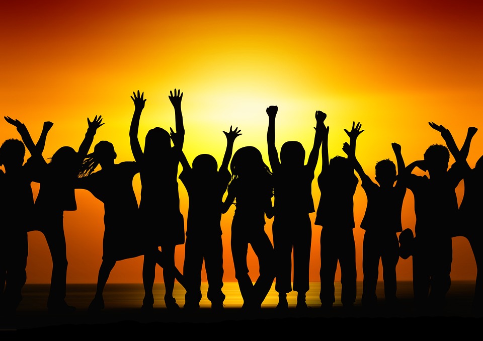 filhos-música-pais-instrumentos-aprender-aulas-canto-casa-crianças-interesse
