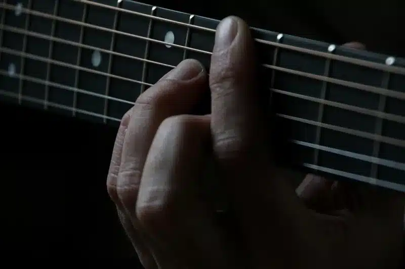 resolução-suspensas-acorde-harmônicos-notas-tensão-compositor-criando-permite