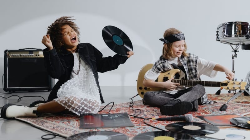 criança-musicalização-desenvolvimento-infantil-música-sociais