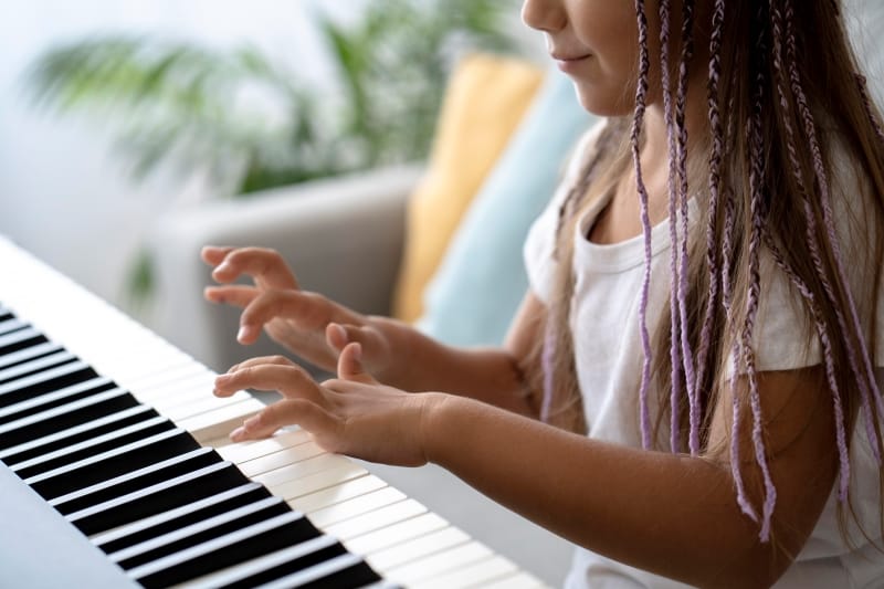 música-sabra-escola-alunos-musicalização-cursos-musical-sociais-transformador